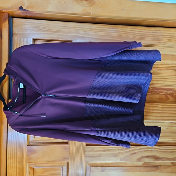 Puma Evo jacket.Cute flair bottom,beautiful,fall caranberry color. Worn twice - Picture 3 of 5